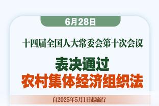 在想啥？哈兰德摸着脖子笑容灿烂，今晚将打响曼市德比